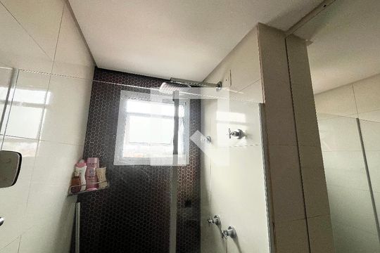 Banheiro de apartamento para alugar com 1 quarto, 40m² em Carandiru, São Paulo