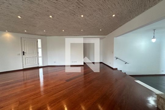 Sala de casa de condomínio para alugar com 4 quartos, 342m² em Morada dos Pássaros, Barueri