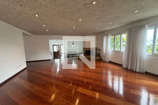 Casa de Condomínio para alugar com 4 quartos, 342m² em Morada dos Pássaros, Barueri