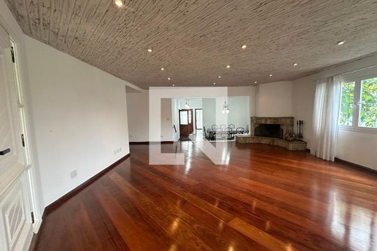 Sala de casa de condomínio para alugar com 4 quartos, 342m² em Morada dos Pássaros, Barueri
