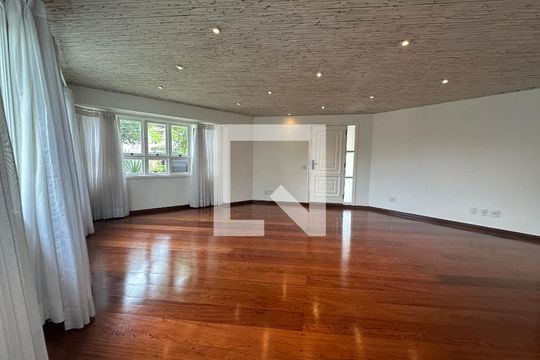 Sala de casa de condomínio para alugar com 4 quartos, 342m² em Morada dos Pássaros, Barueri