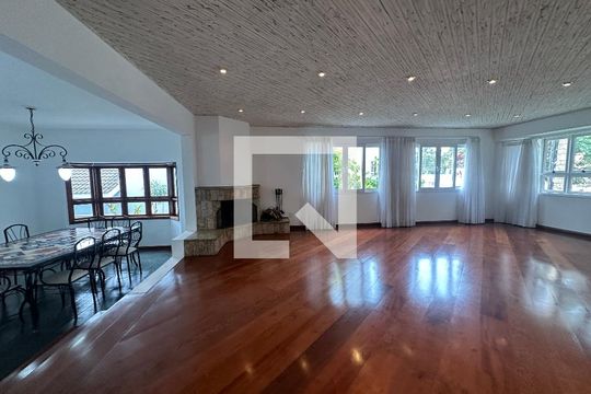 Sala de casa de condomínio para alugar com 4 quartos, 342m² em Morada dos Pássaros, Barueri