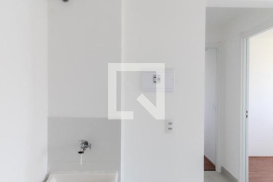 Sala - Cozinha de apartamento para alugar com 2 quartos, 32m² em Vila Carmosina, São Paulo