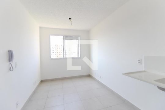 Sala - Cozinha de apartamento para alugar com 2 quartos, 32m² em Vila Carmosina, São Paulo