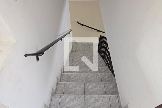 Escada acesso aos Quartos  de casa à venda com 2 quartos, 84m² em Jardim Terezopolis, Guarulhos