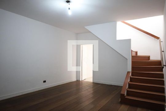Casa para alugar com 4 quartos, 140m² em Vila Friburgo, São Paulo