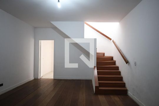 Casa para alugar com 4 quartos, 140m² em Vila Friburgo, São Paulo