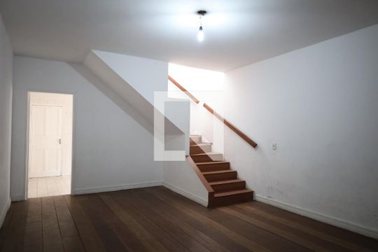 Casa para alugar com 4 quartos, 140m² em Vila Friburgo, São Paulo