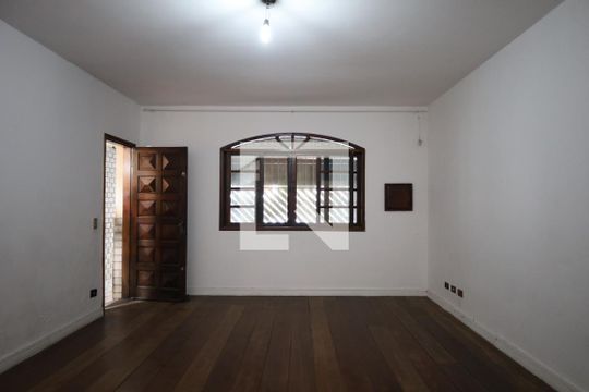 Casa para alugar com 4 quartos, 140m² em Vila Friburgo, São Paulo