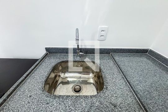 Sala/cozinha de apartamento à venda com 1 quarto, 23m² em Pinheiros, São Paulo