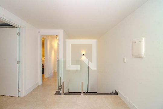 Corredor de casa à venda com 3 quartos, 290m² em Bela Vista, Porto Alegre