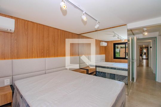 Suíte 1 de casa à venda com 3 quartos, 290m² em Bela Vista, Porto Alegre