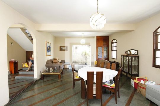 Sala de casa à venda com 6 quartos, 420m² em Santa Lúcia, Belo Horizonte