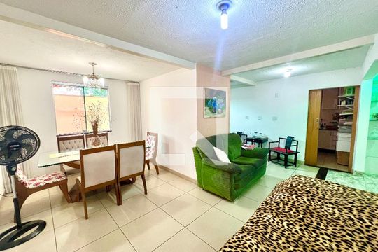 Casa à venda com 5 quartos, 400m² em Rio Branco, Belo Horizonte