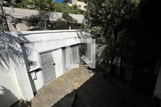 Casa para alugar com 3 quartos, 302m² em Santa Lúcia, Belo Horizonte