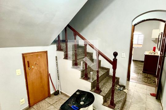 Escada de casa à venda com 6 quartos, 420m² em Vila Ré, São Paulo