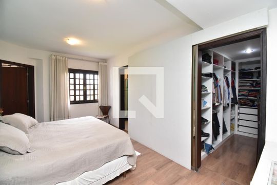 Suíte de casa à venda com 5 quartos, 330m² em Vista Alegre, Curitiba