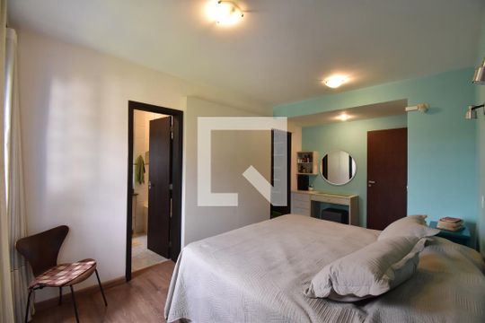 Suíte de casa à venda com 5 quartos, 330m² em Vista Alegre, Curitiba
