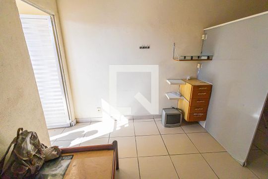 Sala / quarto / cozinha de kitnet/studio para alugar com 1 quarto, 40m² em Glória, Belo Horizonte