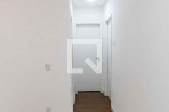 Corredor de apartamento para alugar com 2 quartos, 61m² em Jardim Tupanci, Barueri