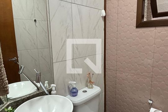 Lavabo de casa à venda com 3 quartos, 247m² em Parque Gerassi, Santo André