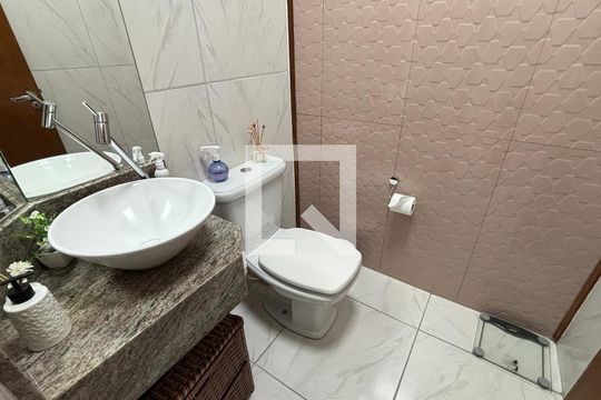Lavabo de casa à venda com 3 quartos, 247m² em Parque Gerassi, Santo André