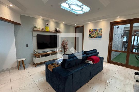 Sala de casa à venda com 3 quartos, 247m² em Parque Gerassi, Santo André