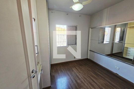 Quarto de casa à venda com 4 quartos, 174m² em Vila Isolina Mazzei, São Paulo