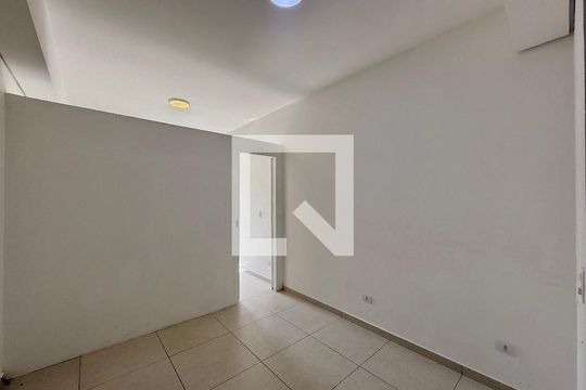 Sala de kitnet/studio à venda com 1 quarto, 30m² em Jardim Sabara, São Paulo