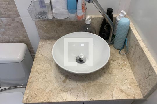 Banheiro da Suíte de apartamento para alugar com 1 quarto, 56m² em Boqueirão, Santos