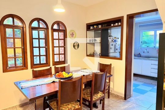 Sala de casa para alugar com 3 quartos, 220m² em Vila Sao Francisco (zona Sul), São Paulo