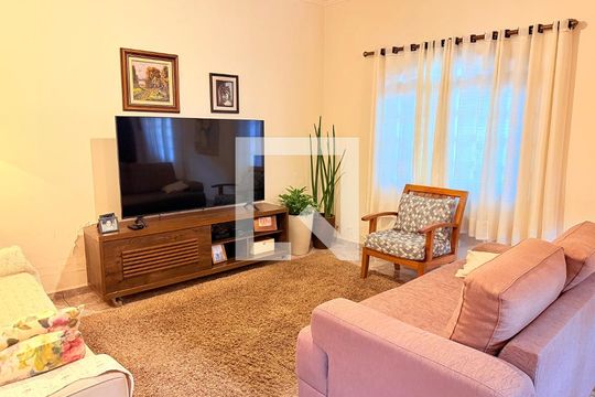 Sala de casa para alugar com 3 quartos, 220m² em Vila Sao Francisco (zona Sul), São Paulo