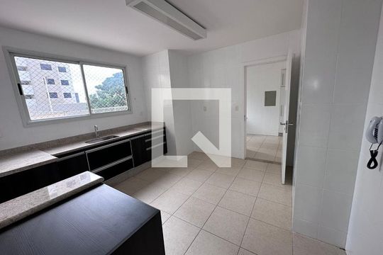 Apartamento para alugar com 3 quartos, 170m² em Osvaldo Rezende, Uberlândia
