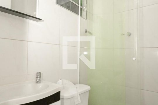 Banheiro Suíte de kitnet/studio para alugar com 1 quarto, 60m² em Vila Francisco Remeikis, Taboão da Serra