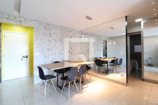 Sala de apartamento para alugar com 2 quartos, 65m² em Centro, Uberlândia