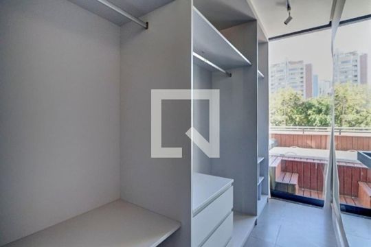 Sala/Quarto de apartamento à venda com 1 quarto, 57m² em Petrópolis, Porto Alegre