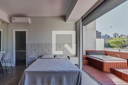 Sala/Quarto de apartamento à venda com 1 quarto, 57m² em Petrópolis, Porto Alegre