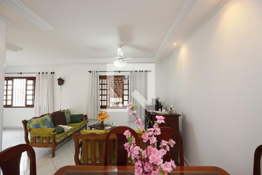 Sala  de casa à venda com 3 quartos, 121m² em Vila Irmaos Arnoni, São Paulo