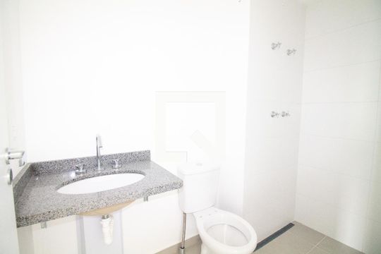 Banheiro de kitnet/studio à venda com 1 quarto, 24m² em Jardim das Acacias, São Paulo
