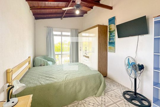 Quarto  de apartamento para alugar com 1 quarto, 48m² em São João do Rio Vermelho, Florianópolis