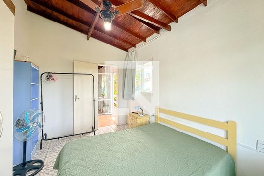 Quarto  de apartamento para alugar com 1 quarto, 48m² em São João do Rio Vermelho, Florianópolis