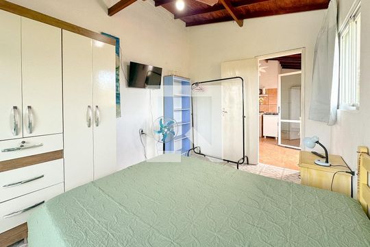 Quarto  de apartamento para alugar com 1 quarto, 48m² em São João do Rio Vermelho, Florianópolis