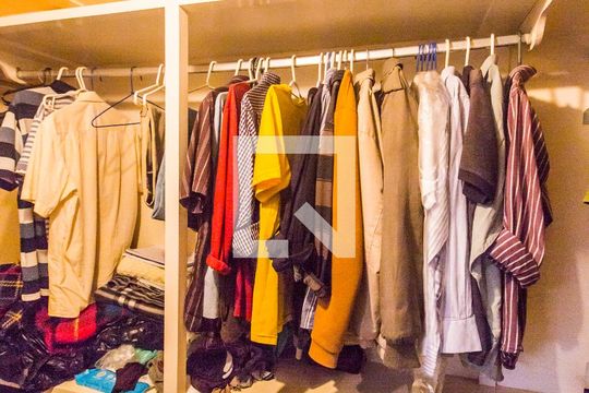 Closet da suíte de casa de condomínio para alugar com 3 quartos, 160m² em Tamboré, Santana de Parnaíba
