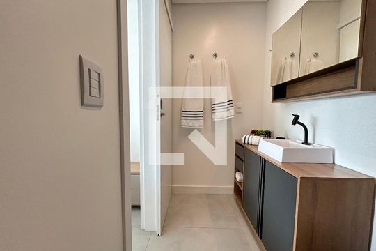 Banheiro suíte  de apartamento para alugar com 1 quarto, 50m² em Lagoa Pequena, Florianópolis