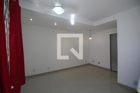 Sala de casa de condomínio à venda com 2 quartos, 60m² em Taquara, Rio de Janeiro