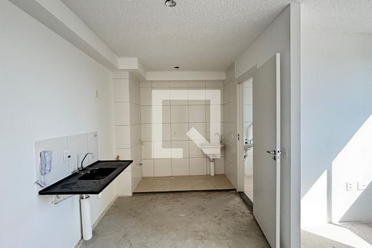 Cozinha de apartamento para alugar com 1 quarto, 35m² em Santa Maria, Santo André