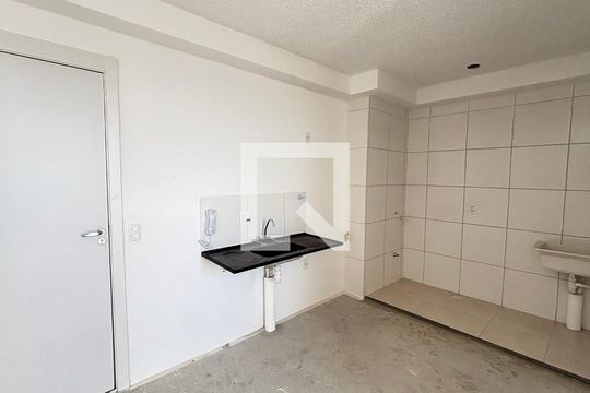 Cozinha de apartamento para alugar com 1 quarto, 35m² em Santa Maria, Santo André