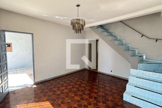 Sala de casa para alugar com 4 quartos, 252m² em Utinga, Santo André