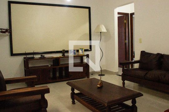 Apartamento para alugar com 3 quartos, 110m² em Braga, Cabo Frio