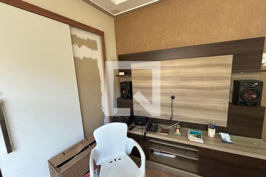 Quarto  de casa para alugar com 2 quartos, 150m² em Vila Valqueire, Rio de Janeiro